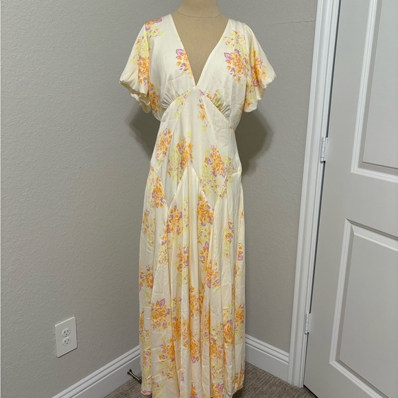 Free People Dresses & Skirts - Free People Ivory Floral Maxi Dress